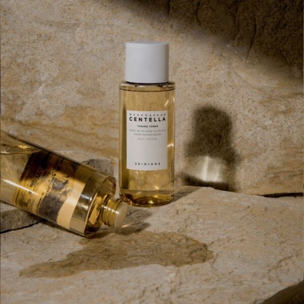 Toner calmant si hidratant cu extract de Centella SKIN1004 Madagascar Centella Toning 210ml