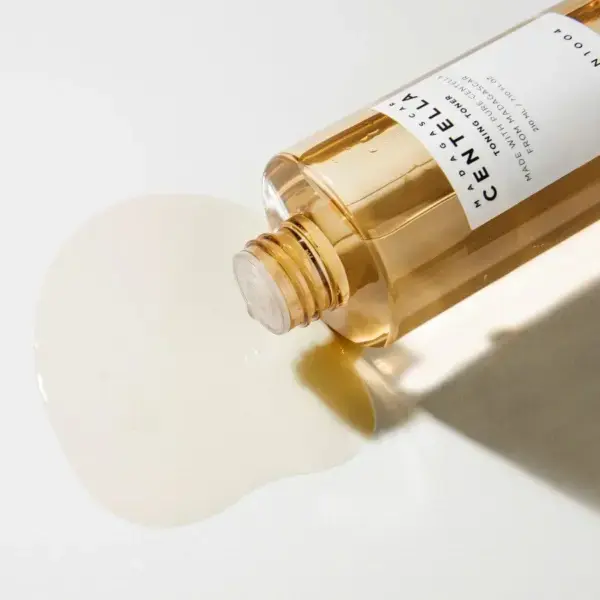 Toner calmant si hidratant cu extract de Centella SKIN1004 Madagascar Centella Toning 210ml